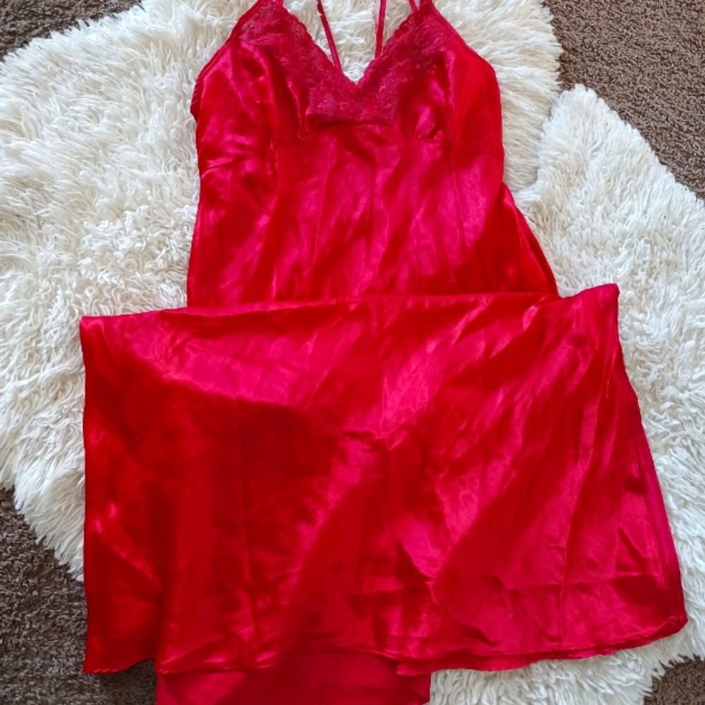 Women's red long slip sz M